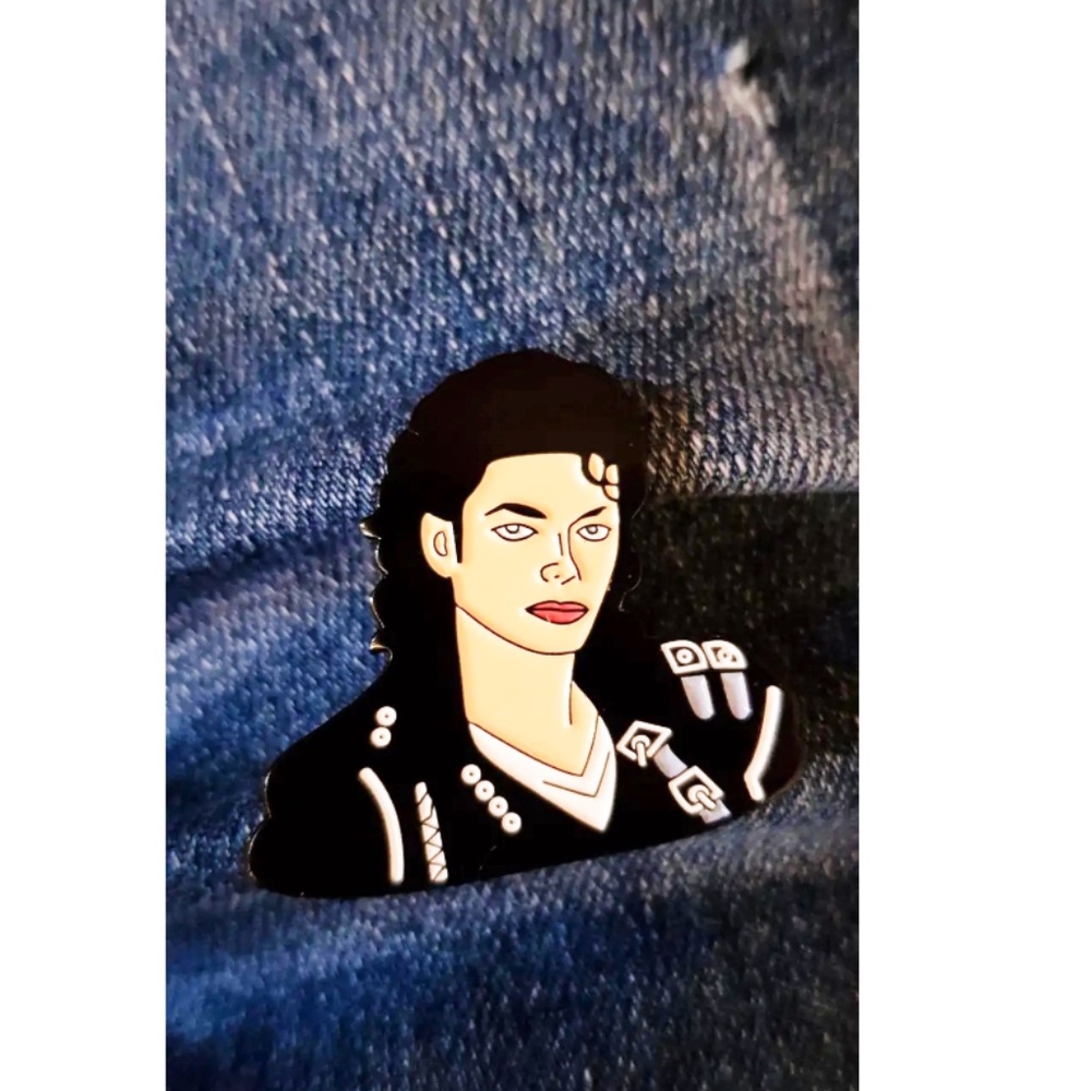 MICHAEL JACKSON ‘BAD’ALBUM COVER ENAMEL PIN LAPEL PIN BROOCH NWT - Picture 8 of 12